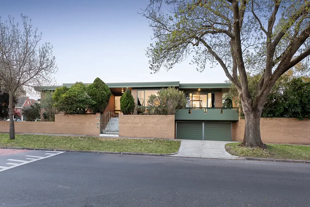 Caulfield South 5 Bedroom A Family-Focused 1970s Transformation