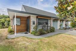 25/42 Main Road, Tawa