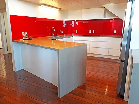Carpark included  -  3 large bedrooms + 1 Single  + 2 bathrooms on K Road