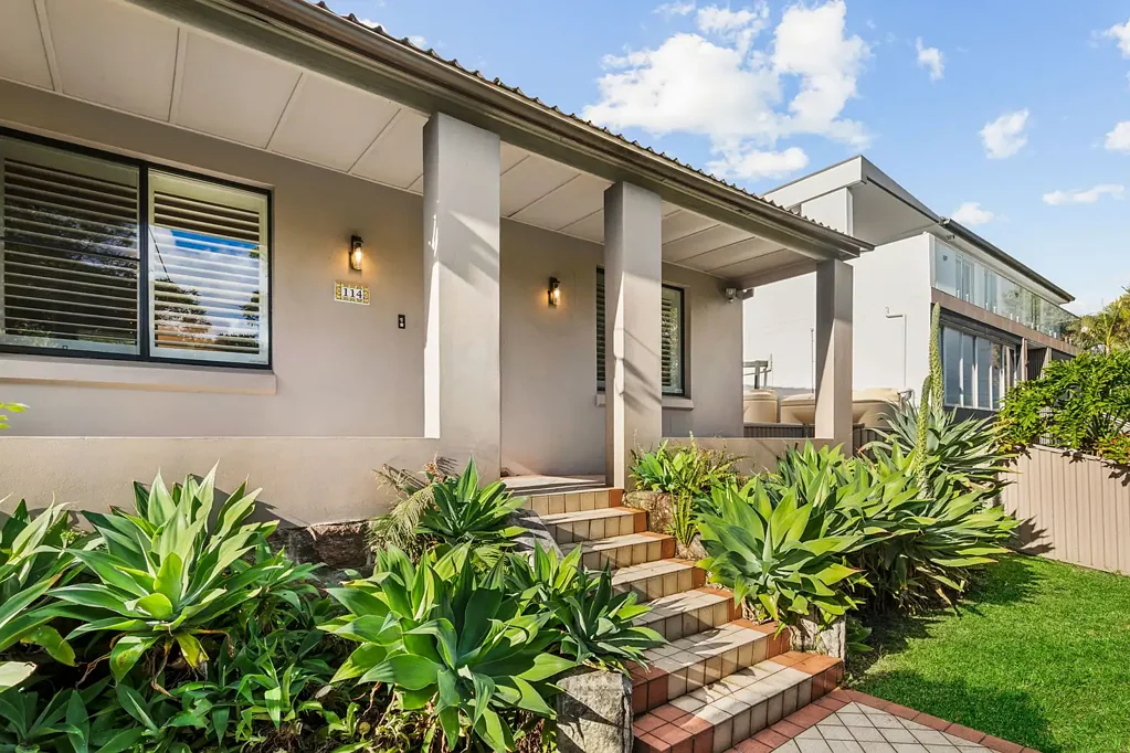 Bexley 6房  Dual Living Opportunity with Two Street Frontage in Prime Bexley Location