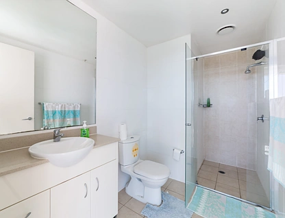 512/1 Como Crescent, Southport, Gold Coast, 2 rūma, 2 rūma horoi, Apartment