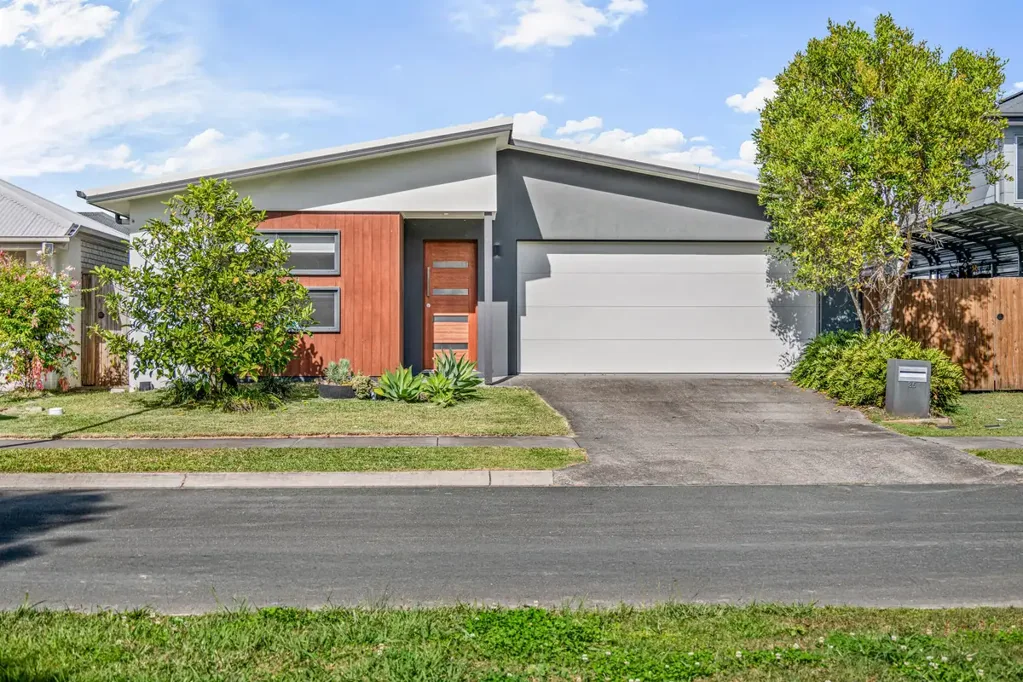 Palmview 4chambre Bushland Views, Designer Style, North Facing & Exceptional Value