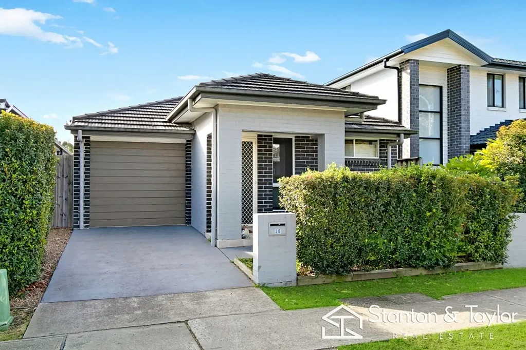 Cranebrook 3Kwarto Sophisticated Downsizing or Family Living in Waterside Estate