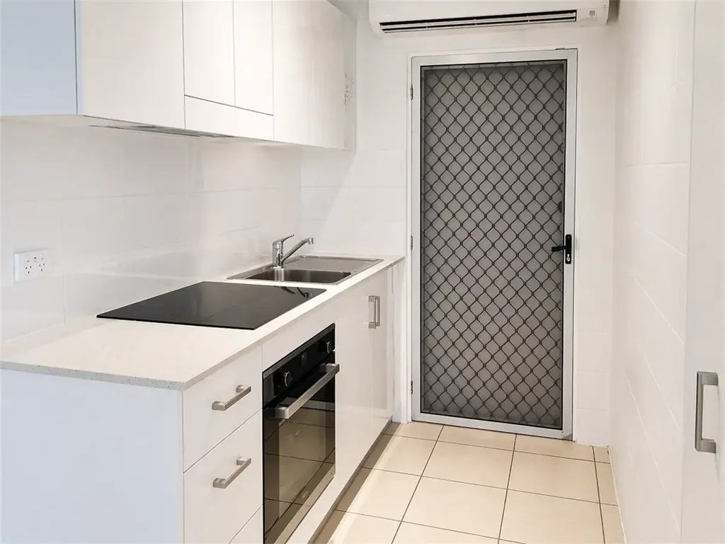 CENTRALLY LOCATED IN SMALL COMPLEX