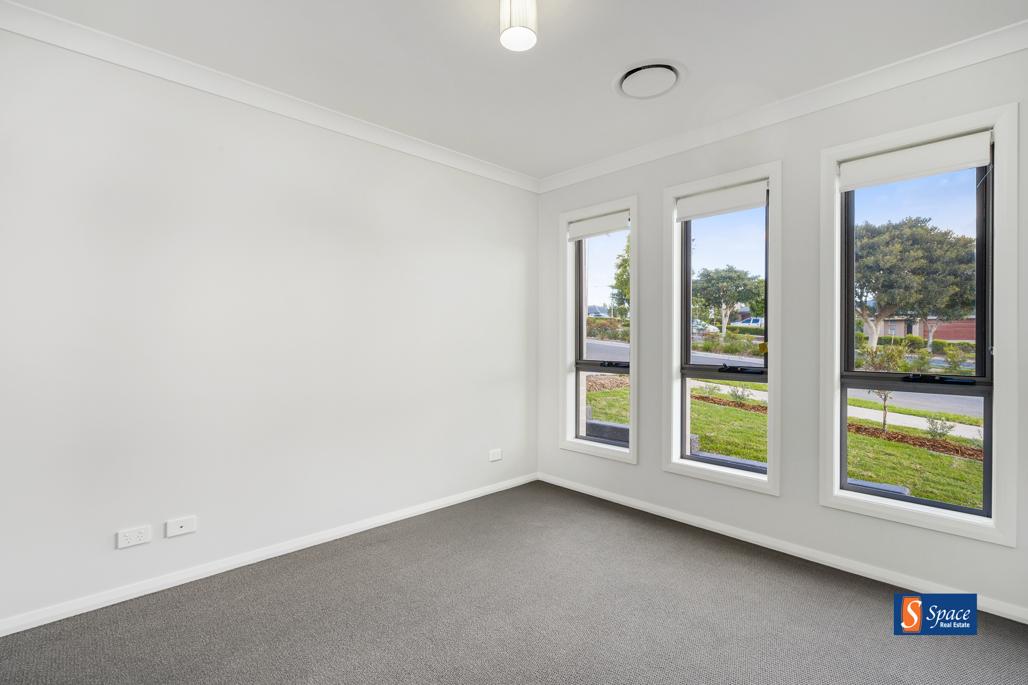 85B LILLYWHITE CCT, ORAN PARK NSW 2570, 0房, 0浴, House