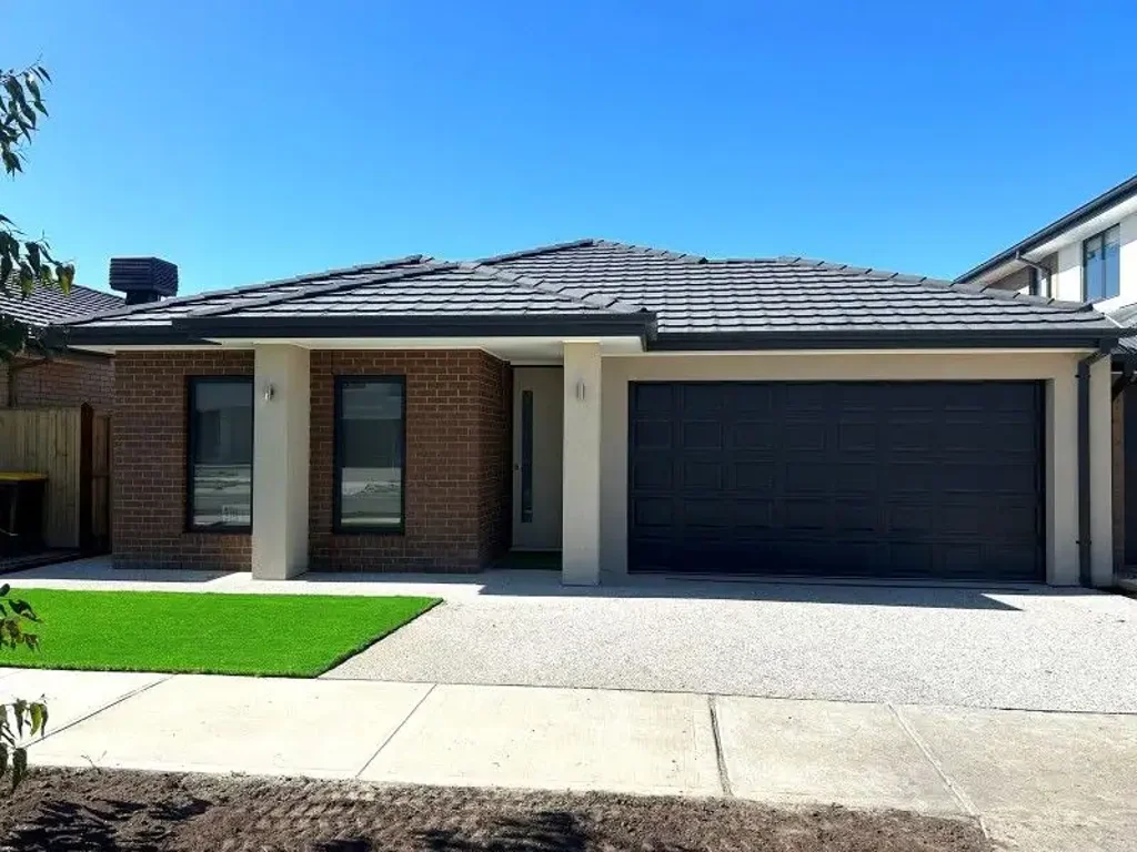 18 Heifer Avenue, Clyde North, VIC 3978