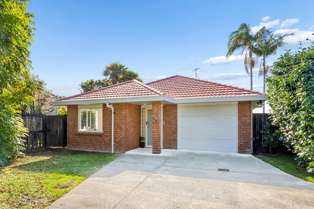 Te Atatu Peninsula 3 Bedroom Freehold Brick Gem in Sought-After Peninsula