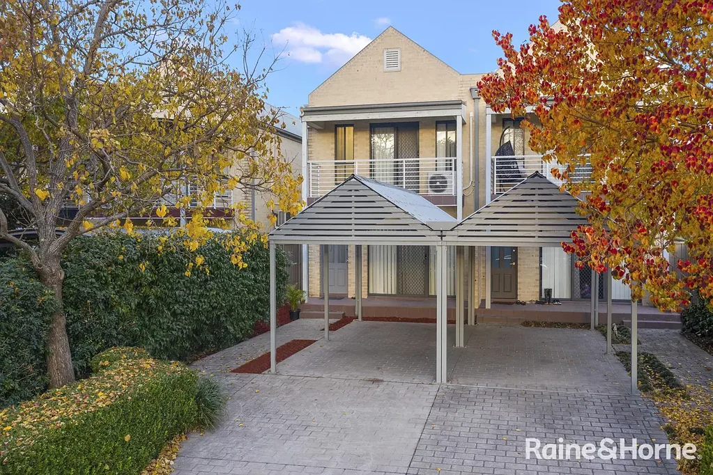 BEAUTIFUL THREE BEDROOM FAMILY HOME CLOSE TO EVERYTHING IN INGLEBURN!
