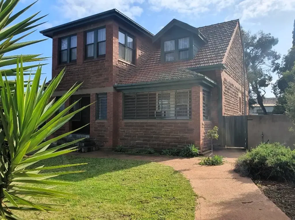 Whyalla 5 Bedroom A TRUE EXAMPLE OF QUALITY CRAFTMANSHIP !