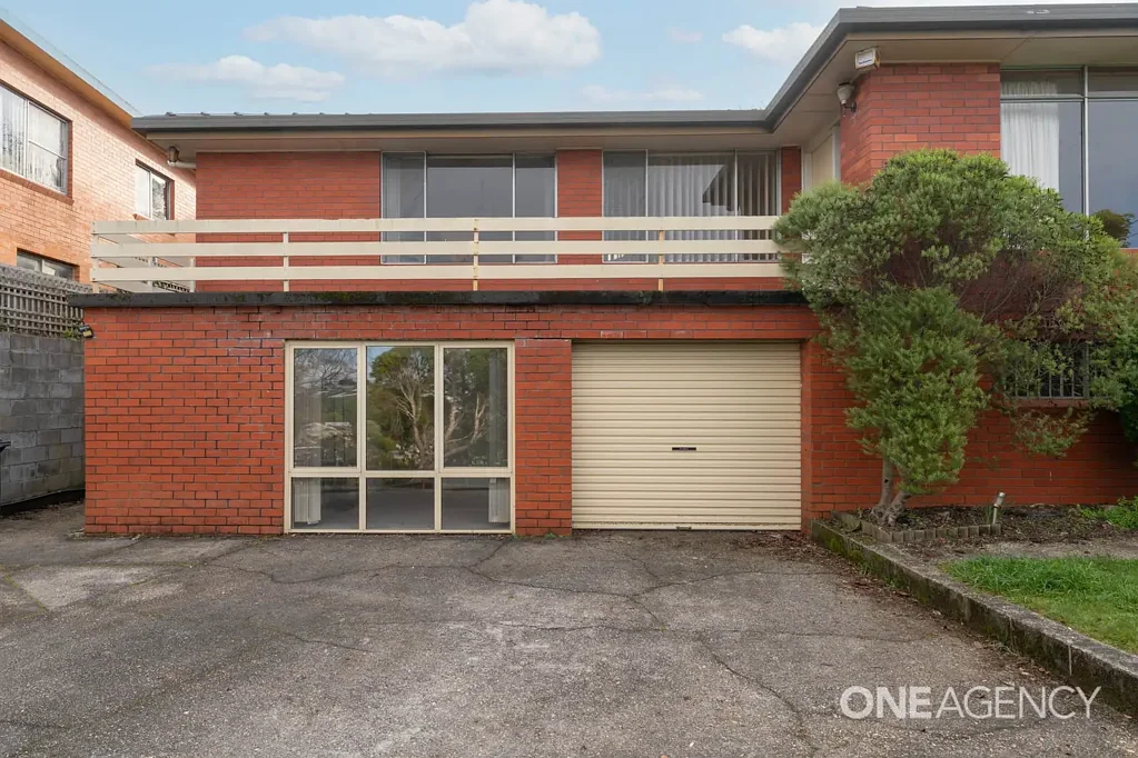 Park Grove 4कमरा Potential Plus: Large Brick & Tile Home In Popular Park Grove!