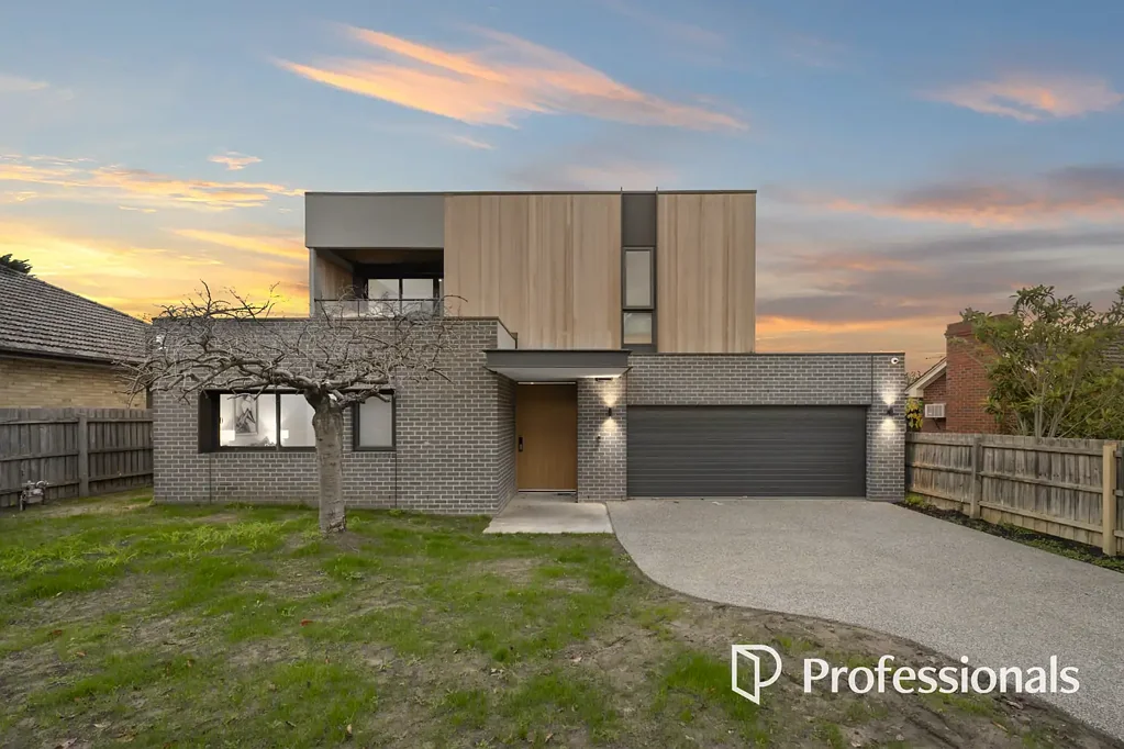 Mount Waverley 5Phòng ngủ Brand-New Luxury Residence in the Coveted MWSC Catchment