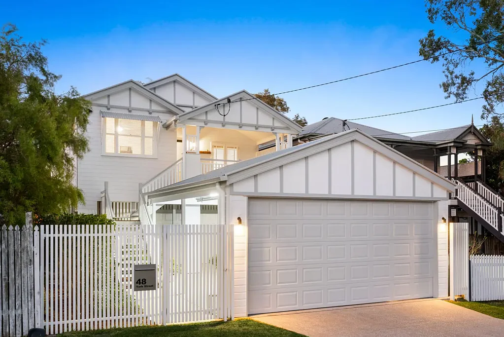 Morningside 4Kwarto A picture-perfect Queenslander-inspired retreat + poolside family bliss in a leafy inner-east enclave