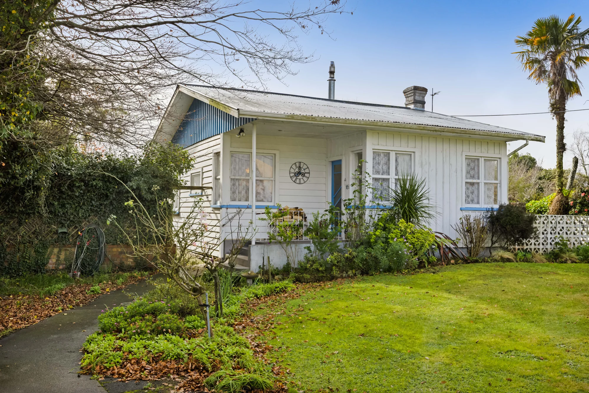 Inglewood 2 Bedroom Charming Cottage with Potential