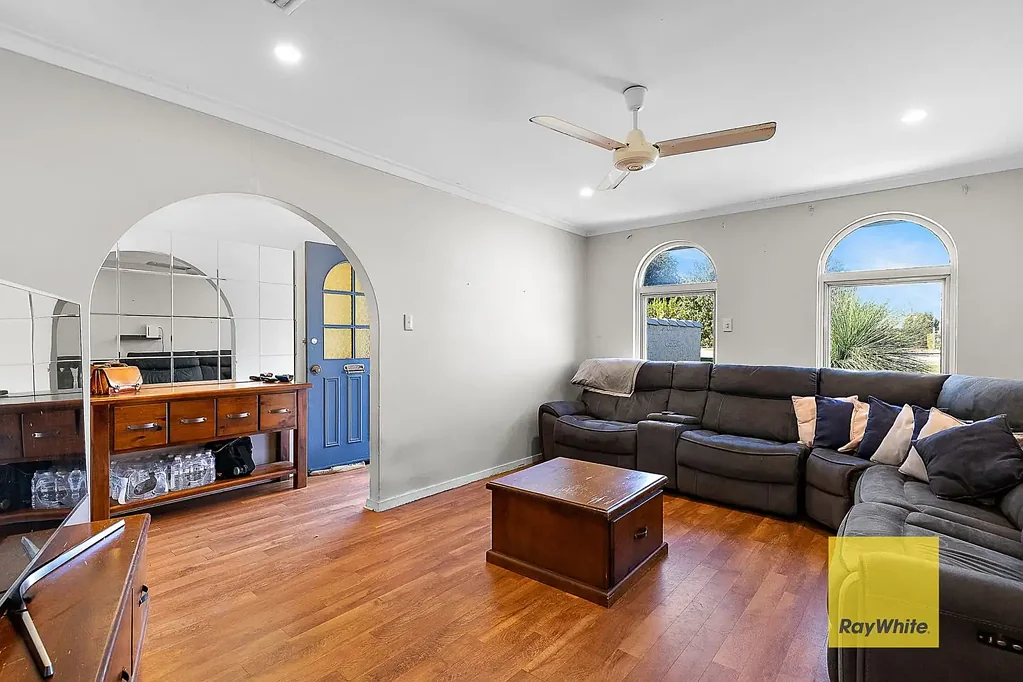 Gosnells 4ห้องนอน Spacious Family Living with Endless Outdoor Potential