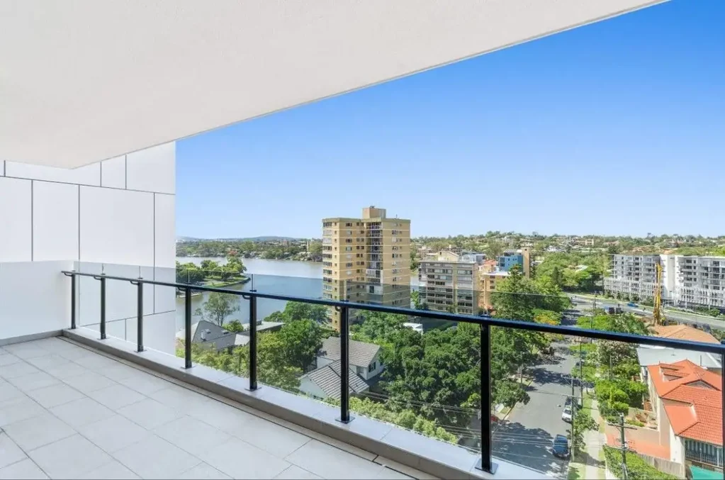 Toowong 2房 河景城市景观 便利购物餐饮 两宽敞大卧室 开放式起居区 设计精致奢华 安全刷卡系统 屋顶游泳池城市景观 奢华地理位置完美结合。 Quality Apartment living with River views, High Returns and Total Convenience!