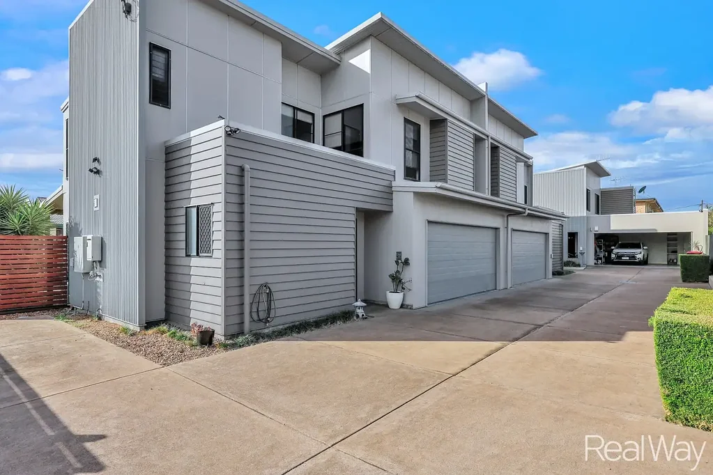 Bundaberg South 3房  Convenient, Grand Living - Townhouse Style!
