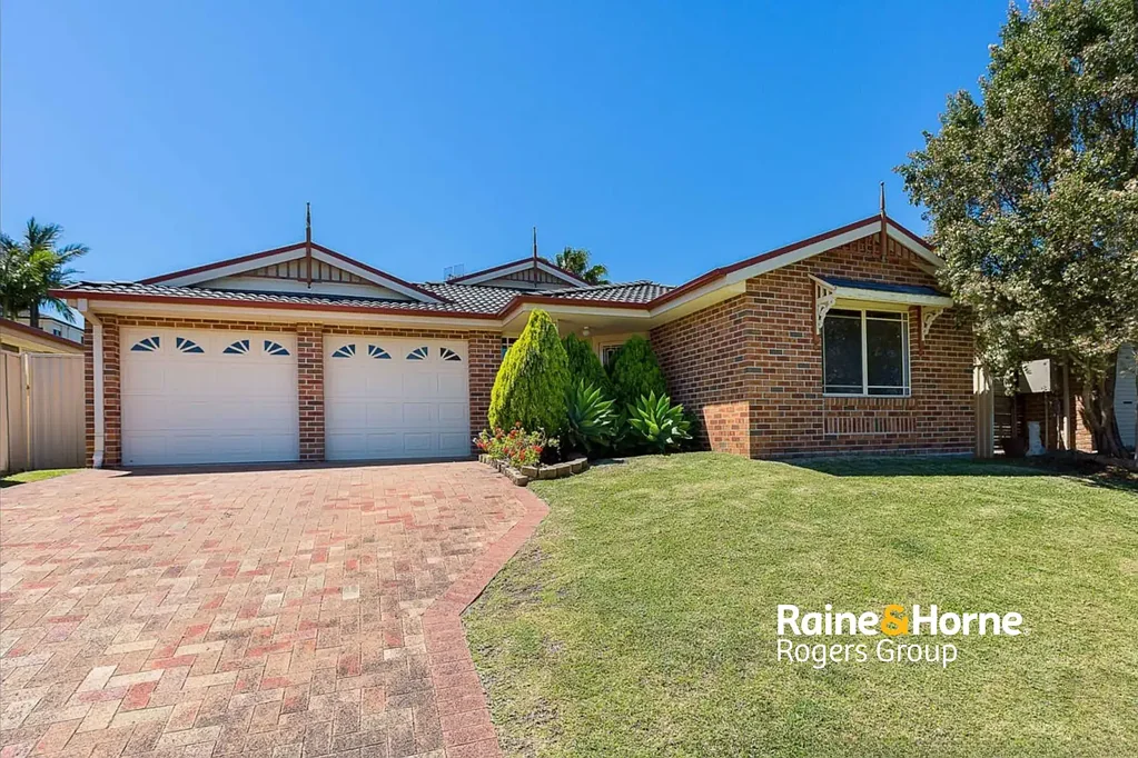 Spacious 4-Bedroom Family Home in Hamlyn Terrace