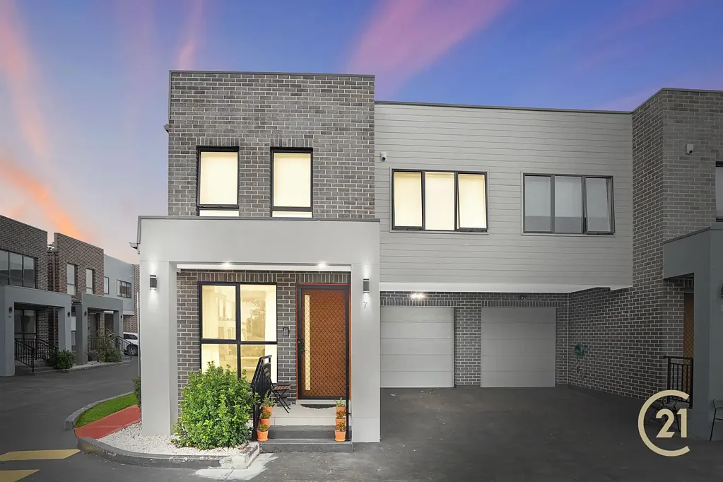 Box Hill 4Moenga Discover an Exquisitely Spacious & Elegant Townhouse