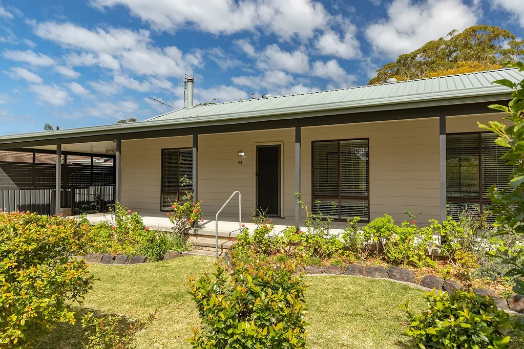 Smiths Lake 3ਬੈੱਡਰੂਮ Renovated Single-Level Home in a Prime Smiths Lake Setting