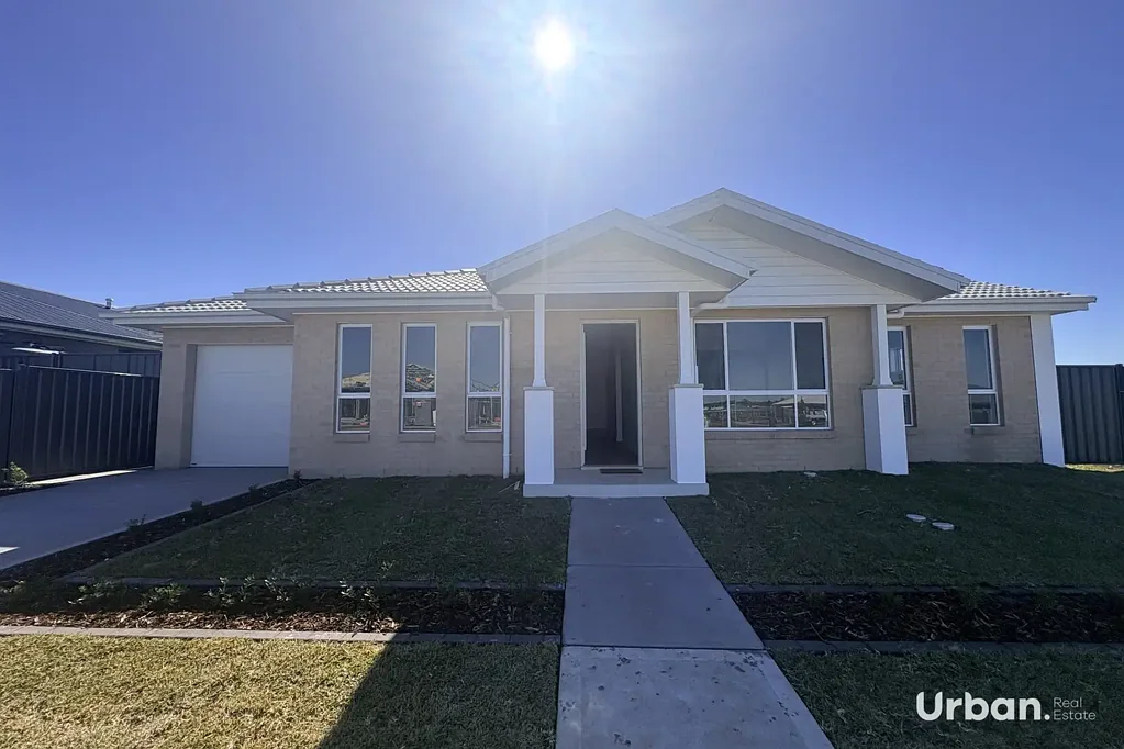 Four bedroom Home in Lochinvar.