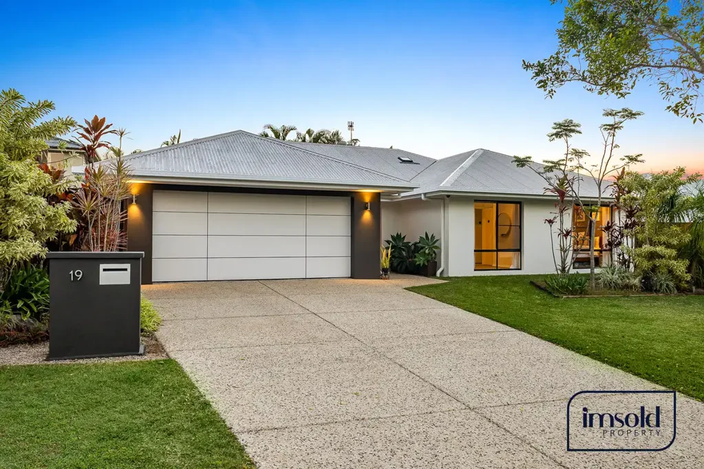 Noosaville 4房  Single-Level Family Living with Pool — Walk to Schools, Noosaville