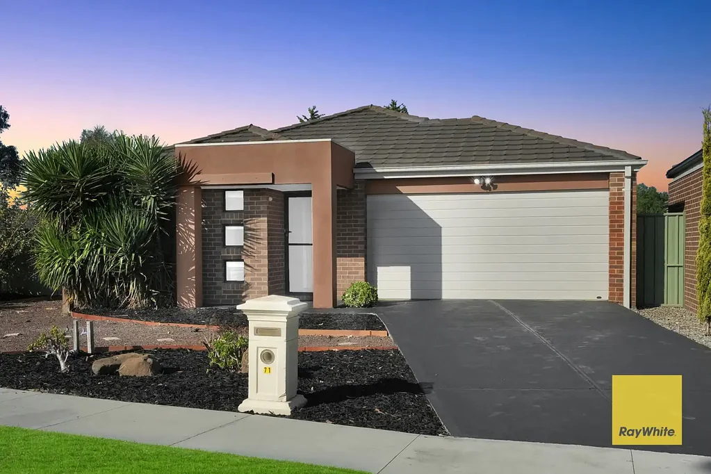 Wyndham Vale 4Zimmer CORNER COMFORT & CONTEMPORARY LIVING IN THE PRESTIGIOUS BLUESTONE ESTATE - WALKING TO SCHOOL