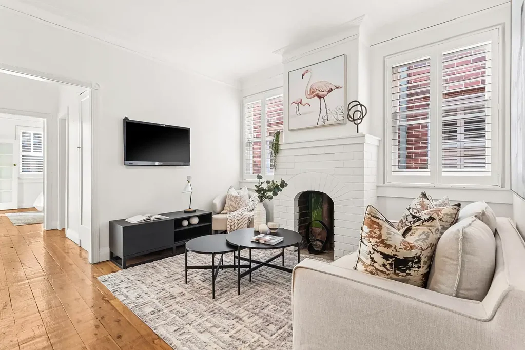 Rose Bay 2房 位于底层的独具特色、充满活力的公寓 Vibrant Apartment of Distinct Character in a Ground-Floor Setting