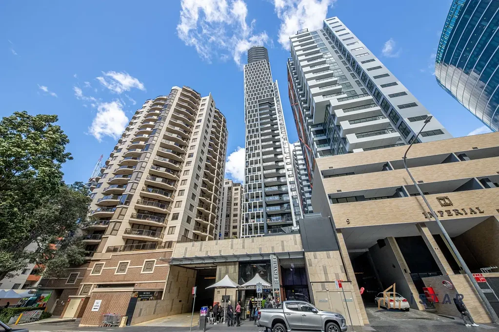 Modern 2 Bedroom + Study Apartment | 1 Car Space + Storage in the Heart of parramatta