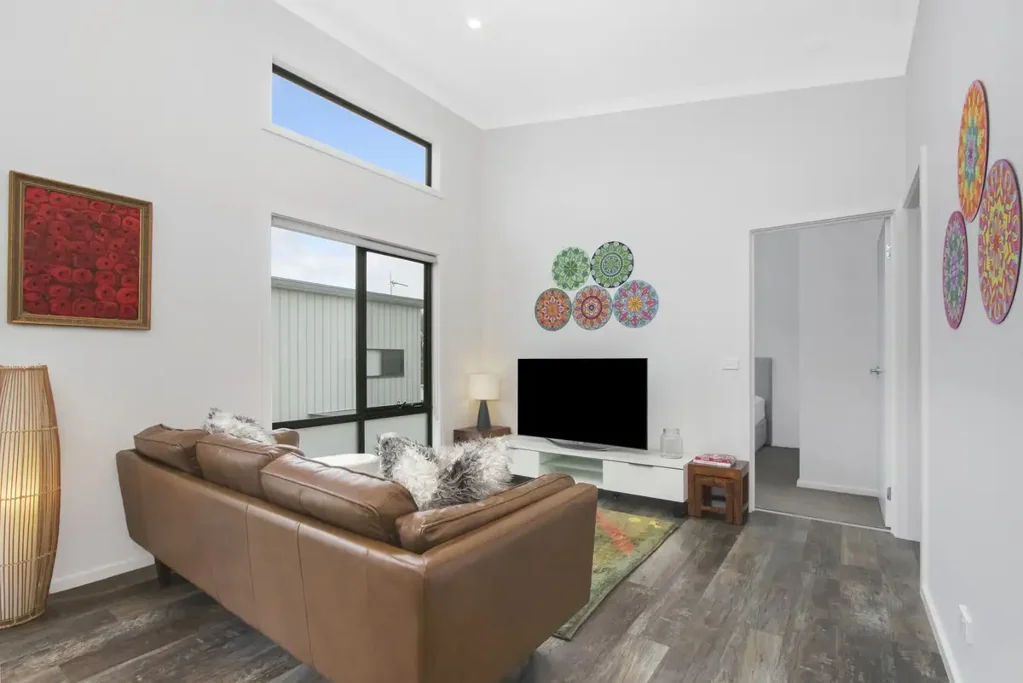 Jindabyne 3房  Introducing This Charming Three-Bedroom Townhouse in a Prime Location!