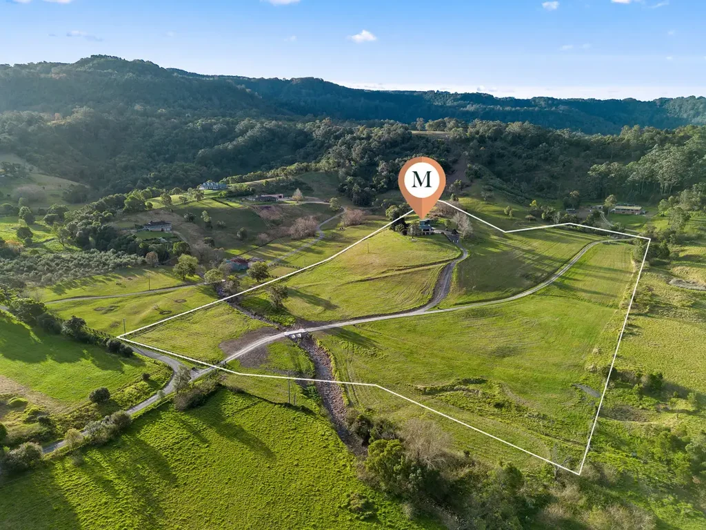 Meroo Meadow  Perched Above the Paddocks, Worlds Away from Everything