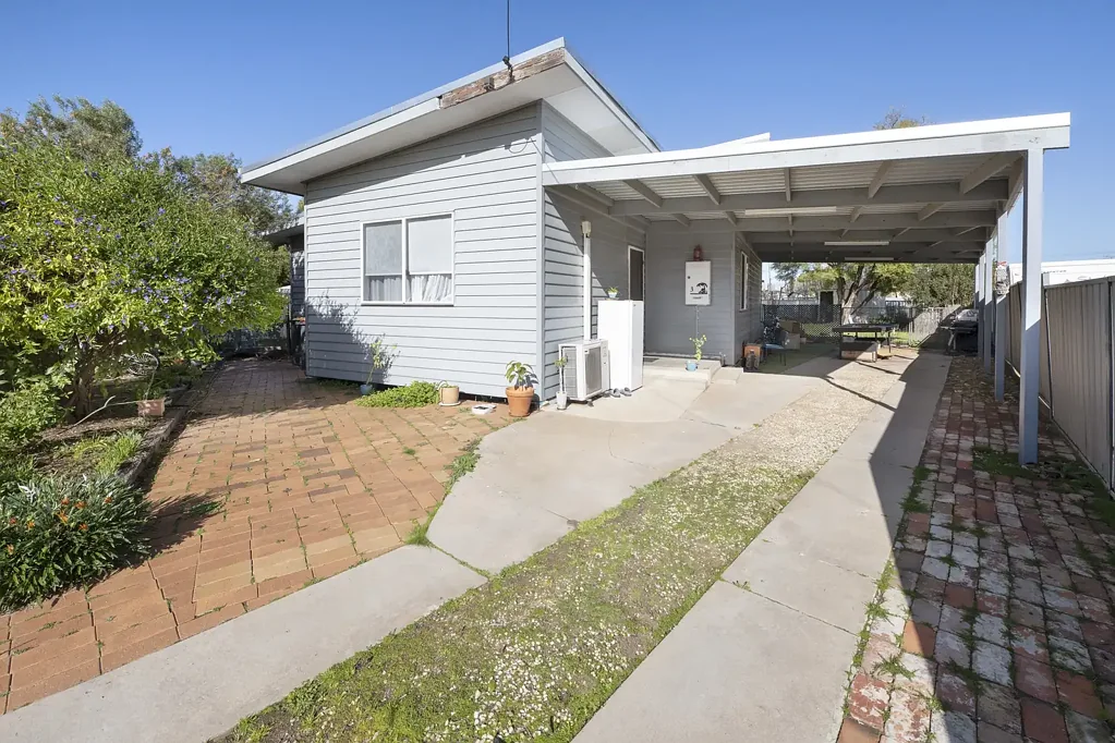 Swan Hill 3ਬੈੱਡਰੂਮ Modern Comfort & Family Living on a Generous 721 m2 Allotment