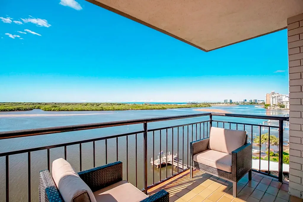 Maroochydore 2房  Absolute Water Front Position with Million Dollar Views for a Fraction of the Price