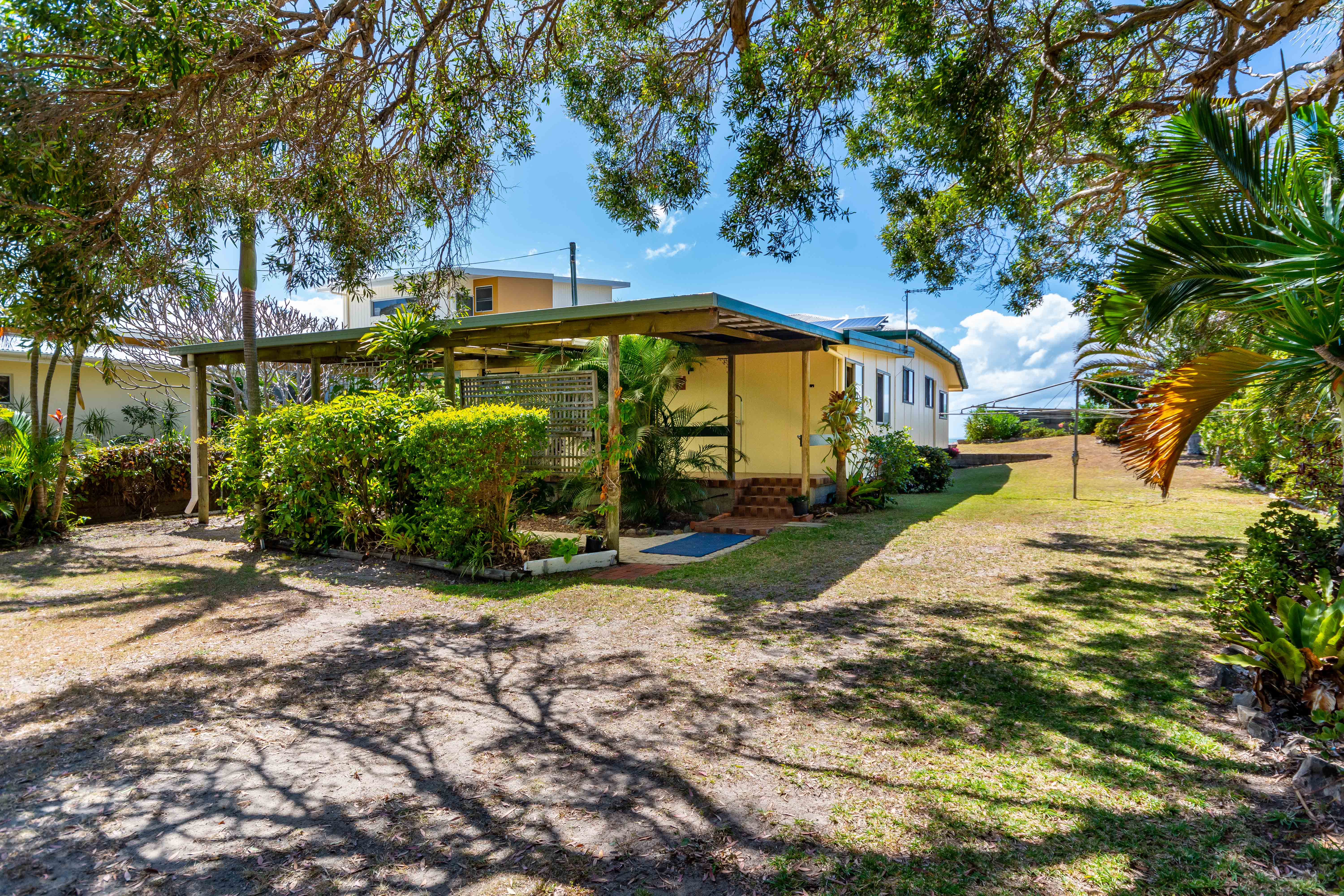 77 BIGGS AV, BEACHMERE QLD 4510, 0 Bedrooms, 0 Bathrooms, House