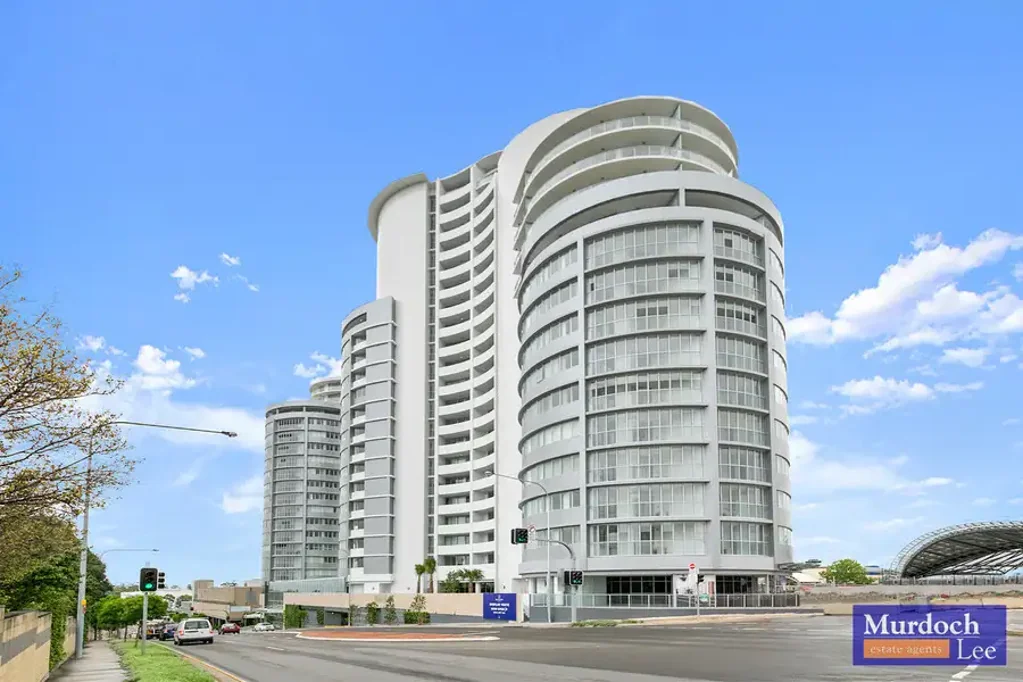 2 BED UNIT HIGH FLOOR EXCEPTIONAL VIEWS !