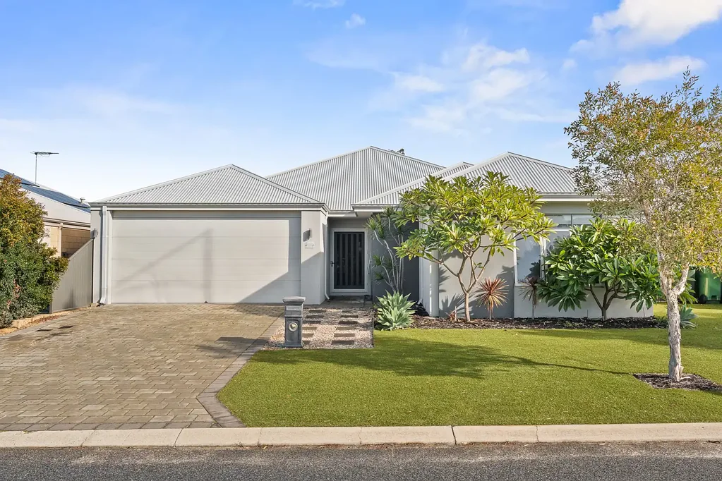 Baldivis 4ห้องนอน Act Fast - Spacious 4x2 Family Home in a Prime Baldivis Location
