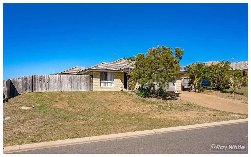 Gracemere 4침실 Low set brick in a family friendly location