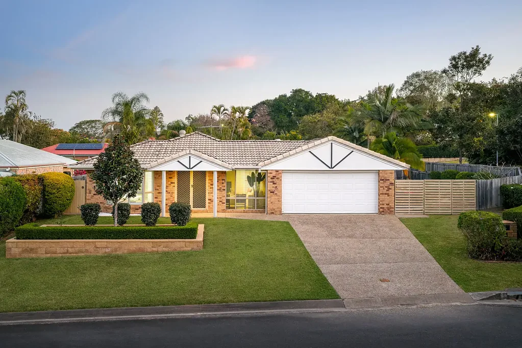 1 Lambeth Place, Chapel Hill, QLD 4069