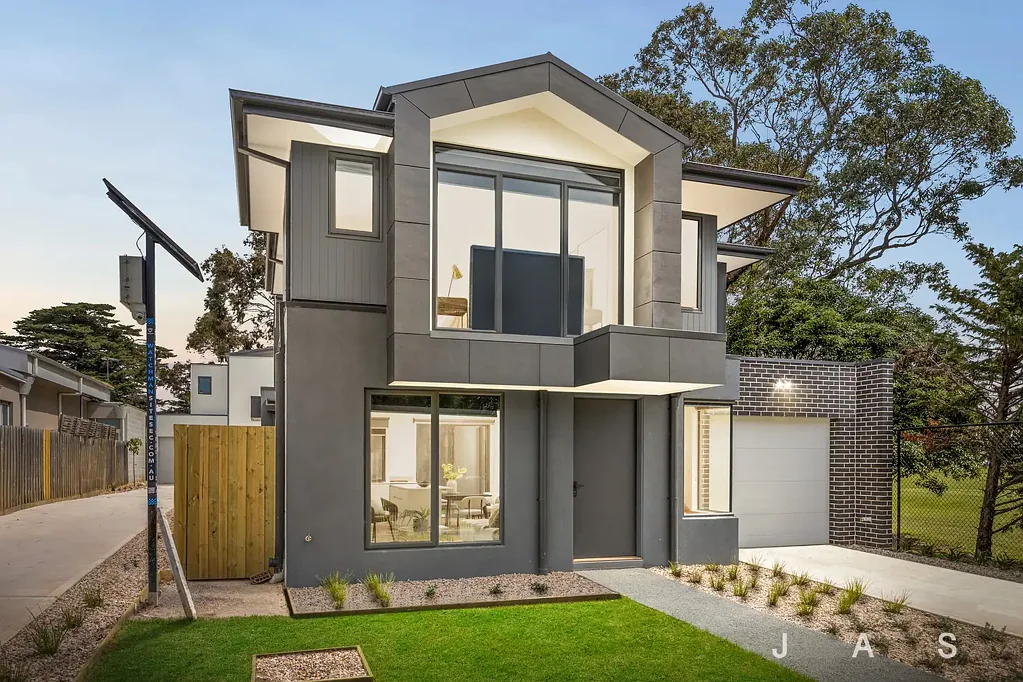 Maidstone 3房 完美家庭入住，尊享河畔飞地，毗邻 Medway 高尔夫球场 The Perfect Family Entry To A Prized River Enclave Right On Medway Golf Course