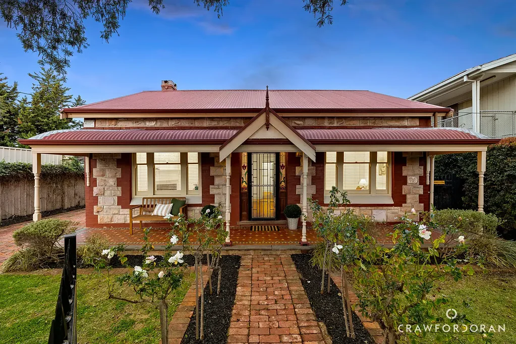 Parkside 3房  City-Fringe Bliss with a Cottage Bow on it