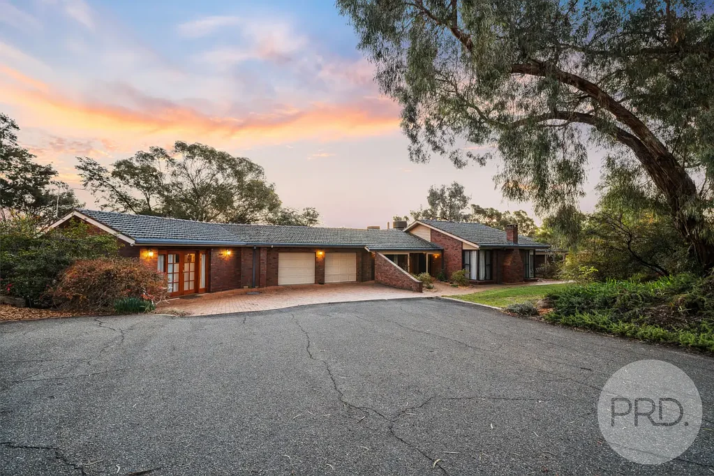 15 Maple Road, Lake Albert, NSW 2650