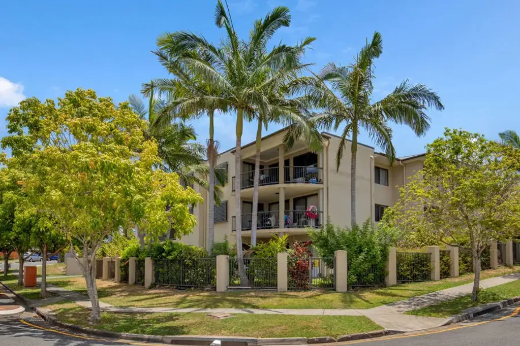 Macgregor 2 Bedroom INVESTOR OR FIRST HOME BUYER OR DOWNSIZER WOULD LOVE THIS!!