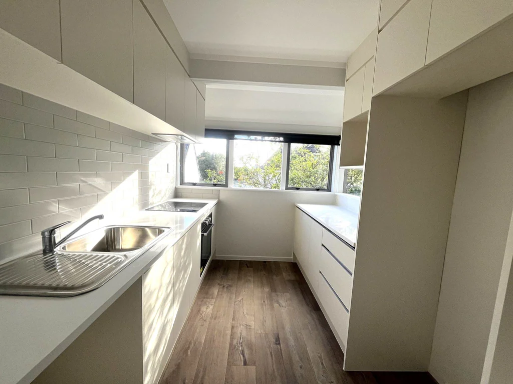2 BEDROOM TOWNHOUSE CLOSE TO ST LUKES MALL