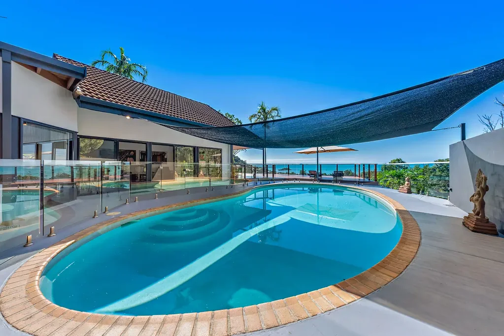 Cannonvale 6房  Architecturally Designed Home with Panoramic Coral Sea Views