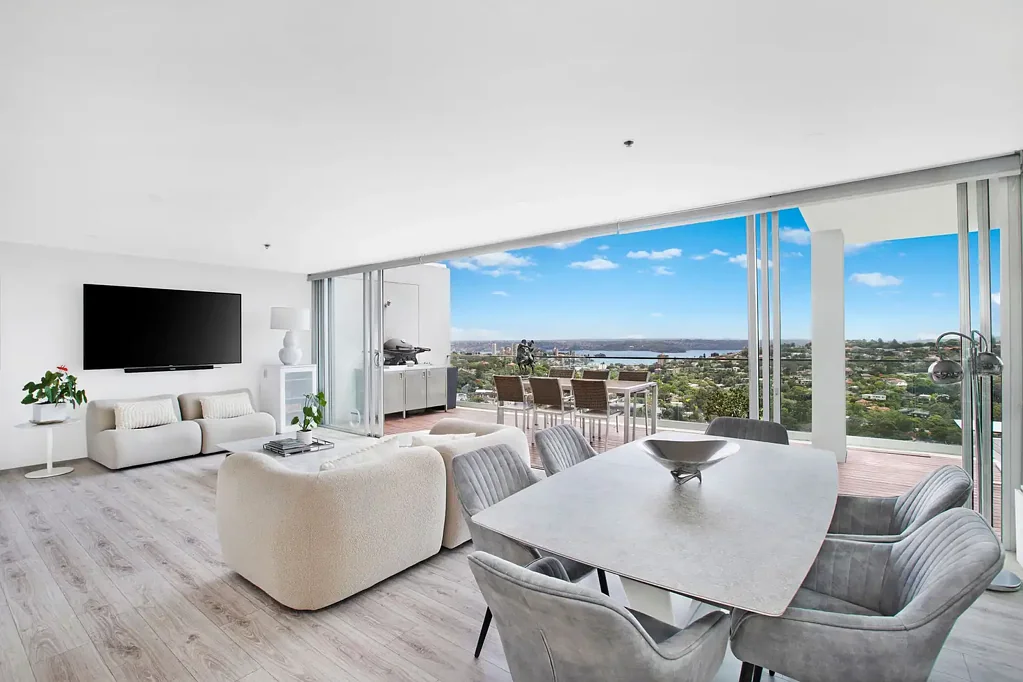 Bondi Junction 3房 优越地段The Forum 高端三卧公寓 采光充沛 北向景观阳台 顶级欧式厨电 双车位直达电梯 安全便捷生活圈 North Facing Penthouse Like Apartment with Panoramic Cityscape Views