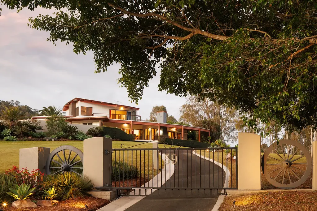 Pullenvale 6 Bedroom Luxury Acreage Living with Panoramic Views and Architectural Elegance