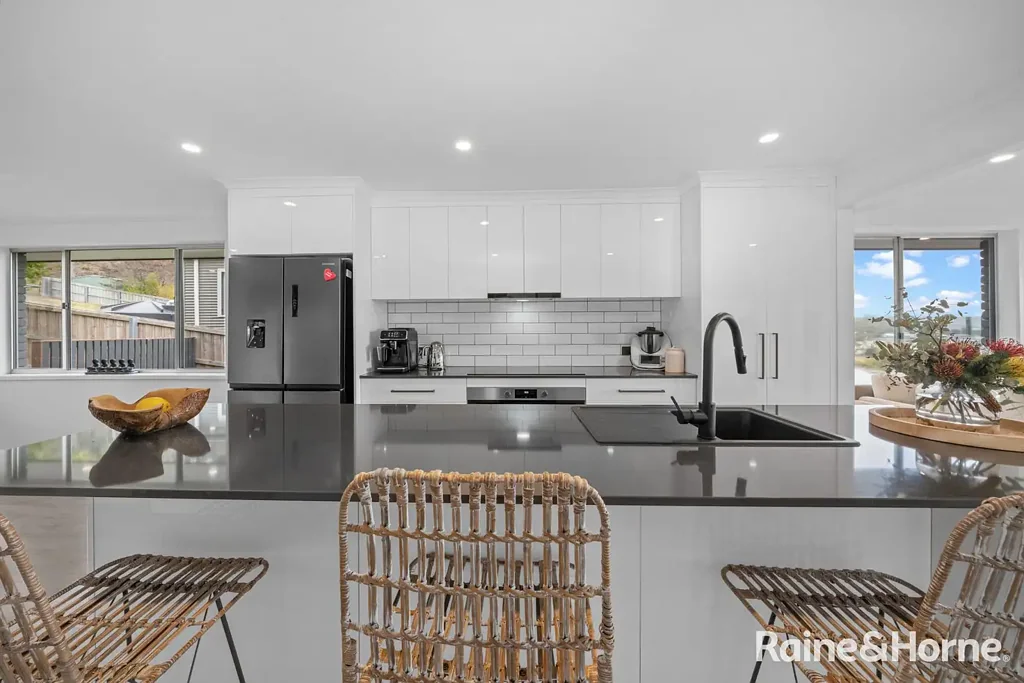 Orford 3房  Simply Move In & Enjoy the View