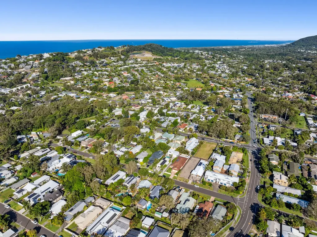 Coolum Beach 4 Bedroom Coastal Luxury Meets Versatile Living in Central Coolum Beach