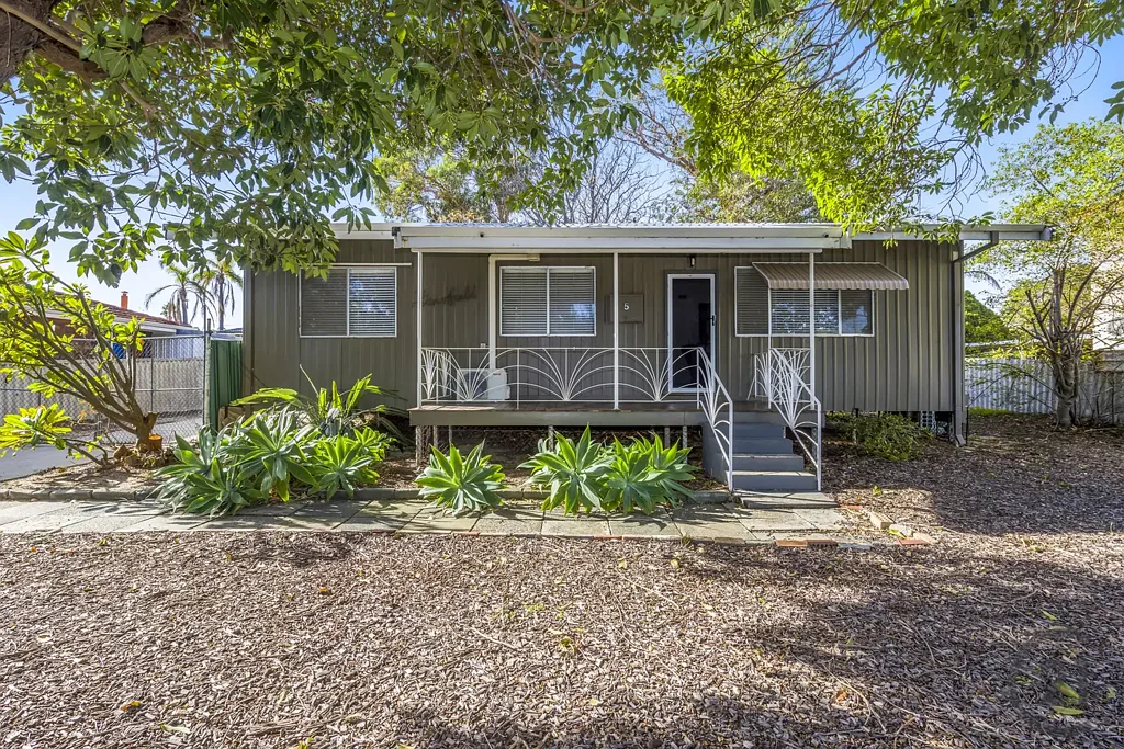 Mandurah 2房  Prime Development Potential on a Huge 850sqm Block!