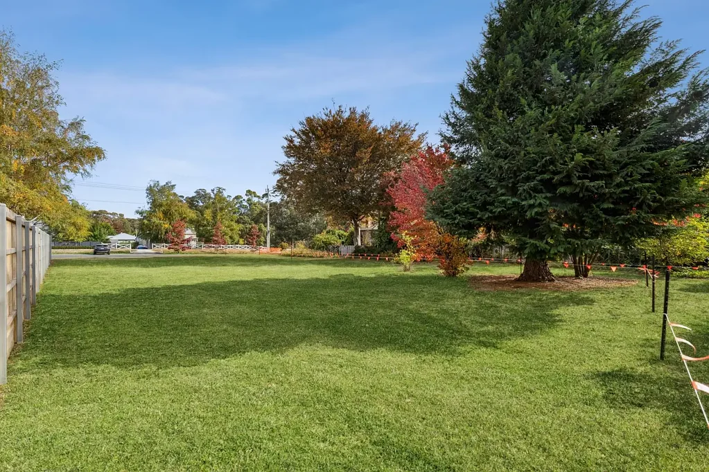 Trentham A build ready block with no lengthy Council planning approval process necessary to construct or relocate a single residential dwelling.