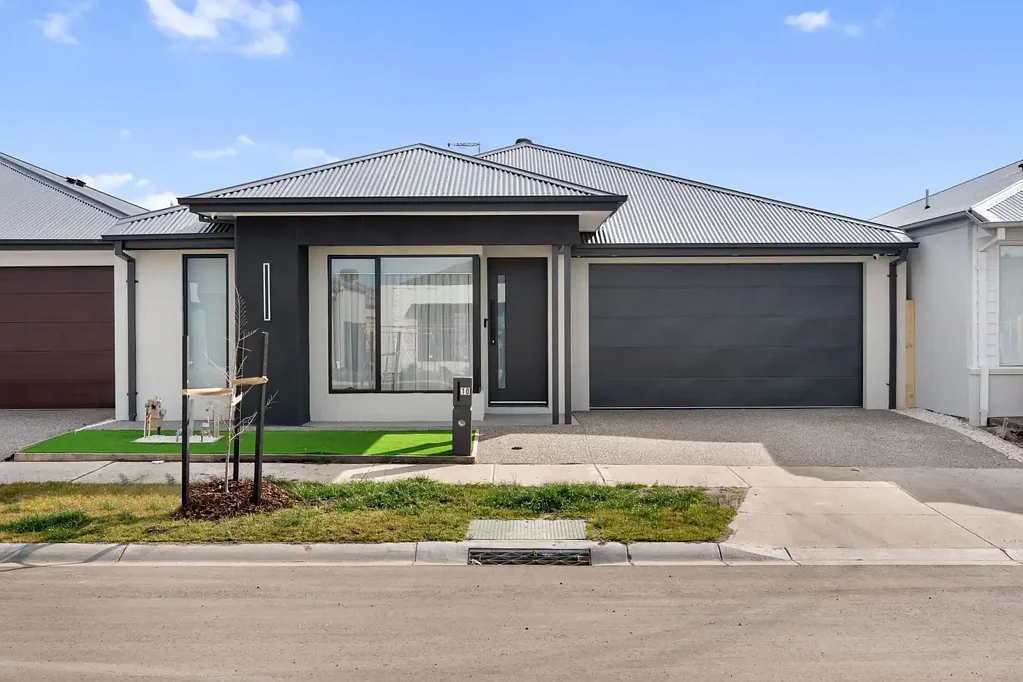 10 Larea Street, Mickleham, VIC 3064